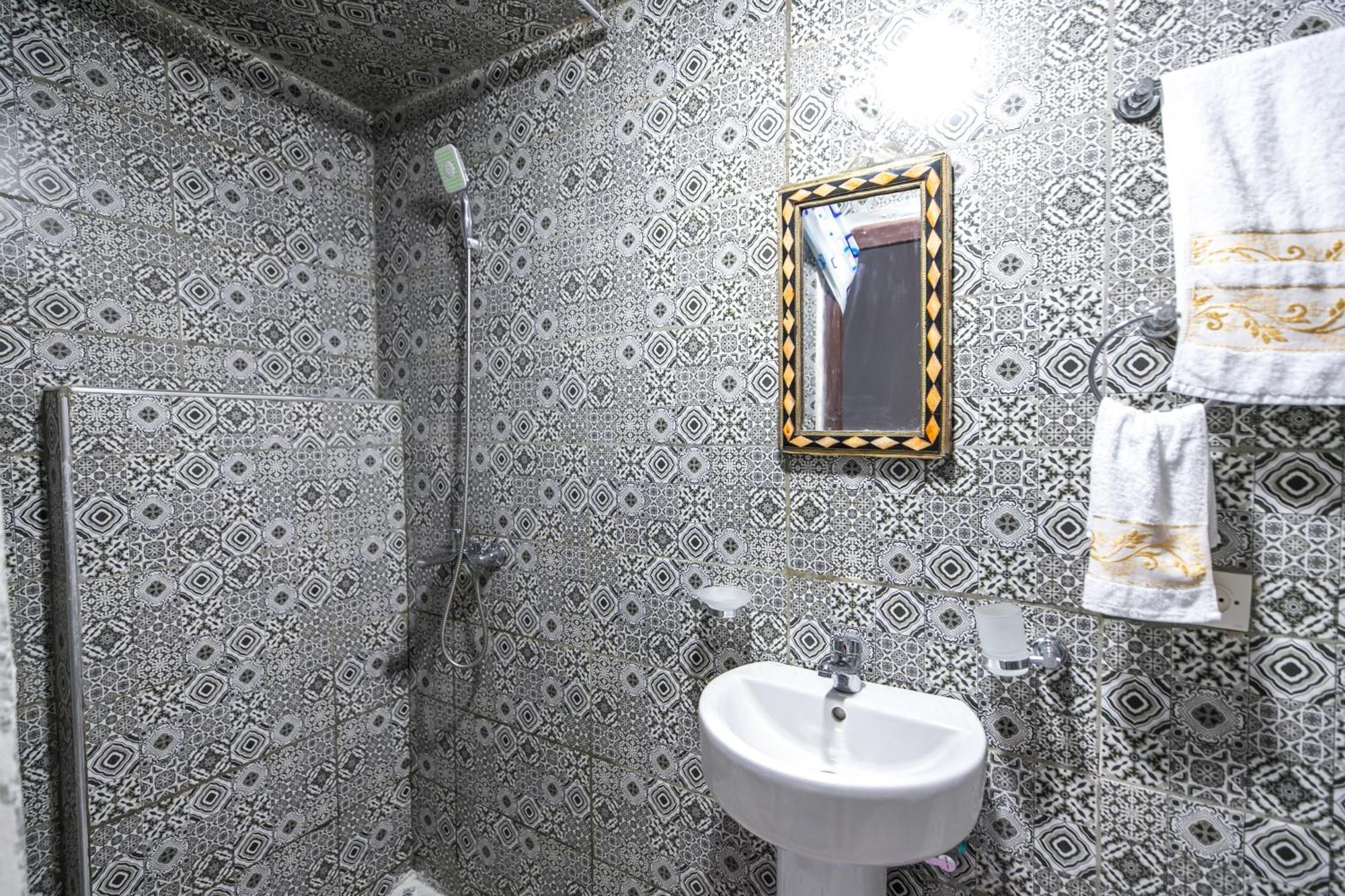 Riad Fes Lile Luaran gambar
